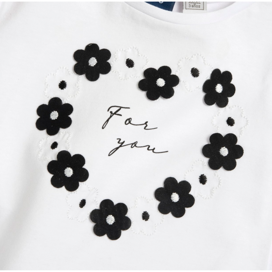 Chicco Kinder T-Shirt in Weiß mit Herz aus schwarzen und weißen Blumen und Schriftzug, weich und bequem für den Alltag